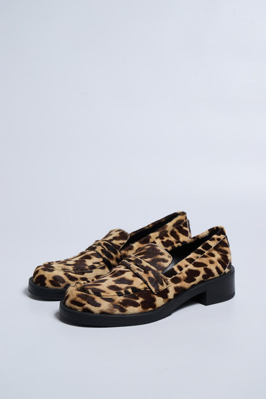 Stuart Weitzman 38