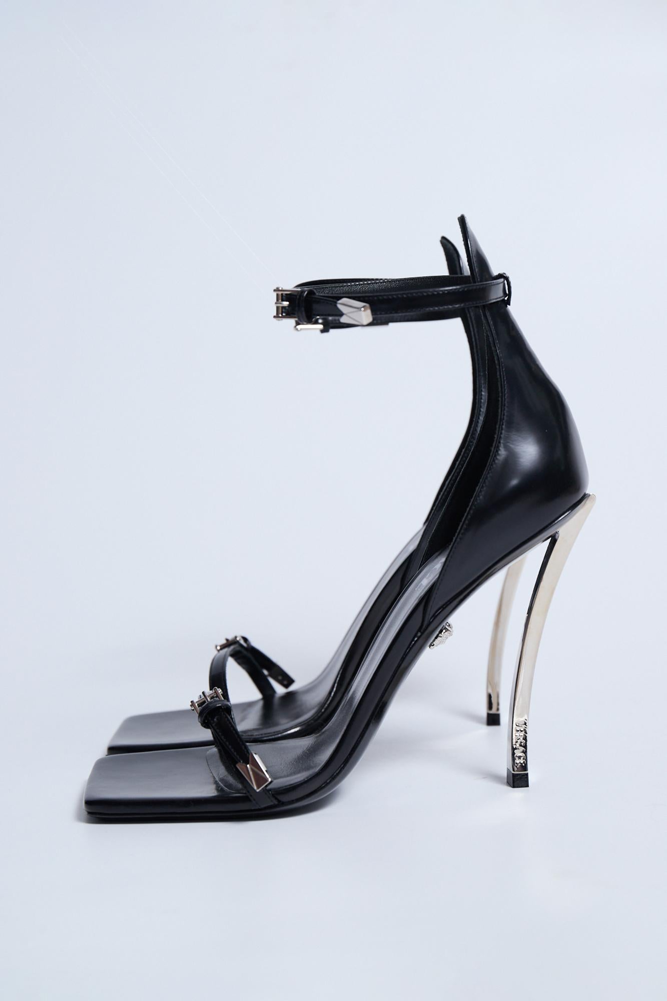 Versace 38