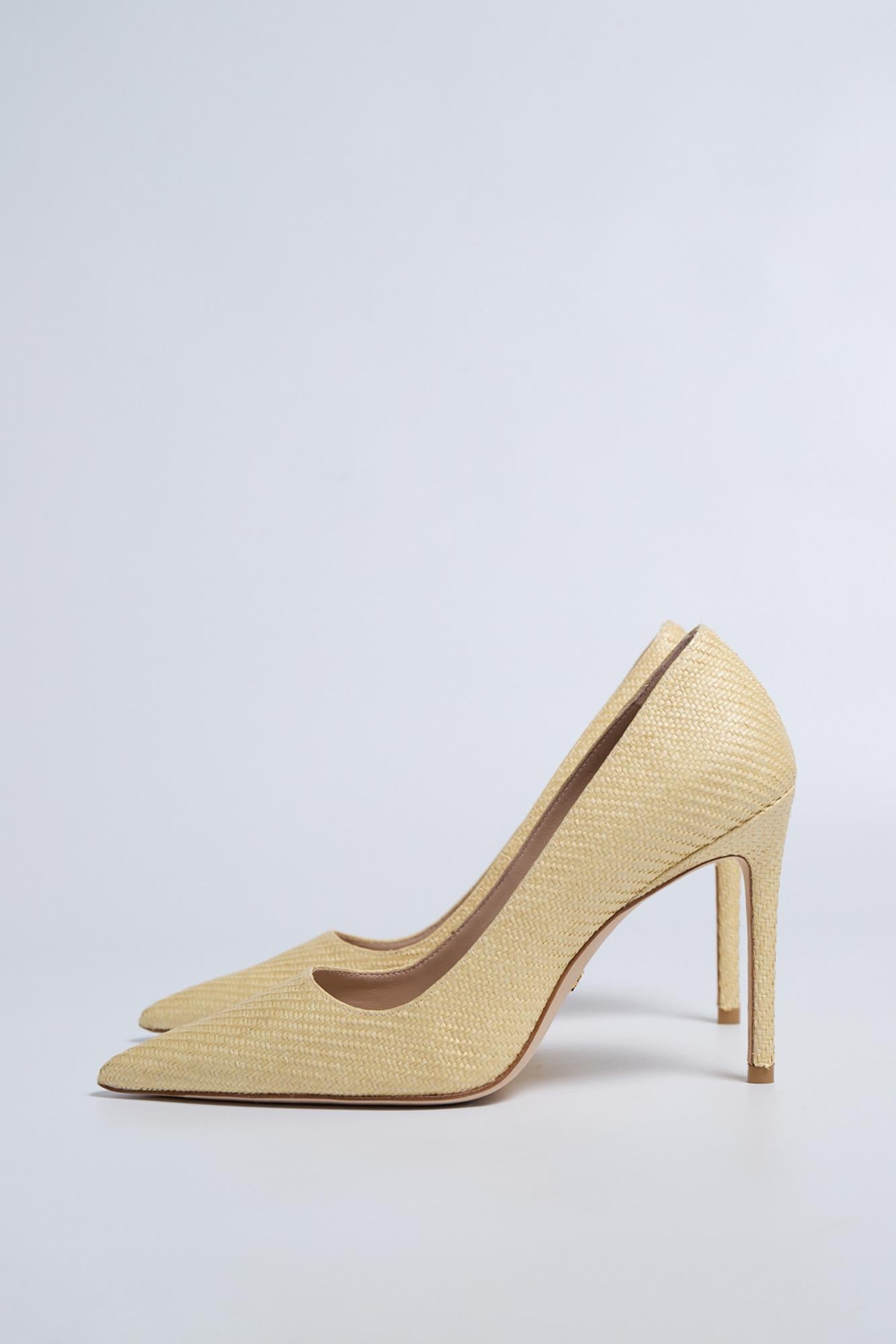 Stuart Weitzman 37