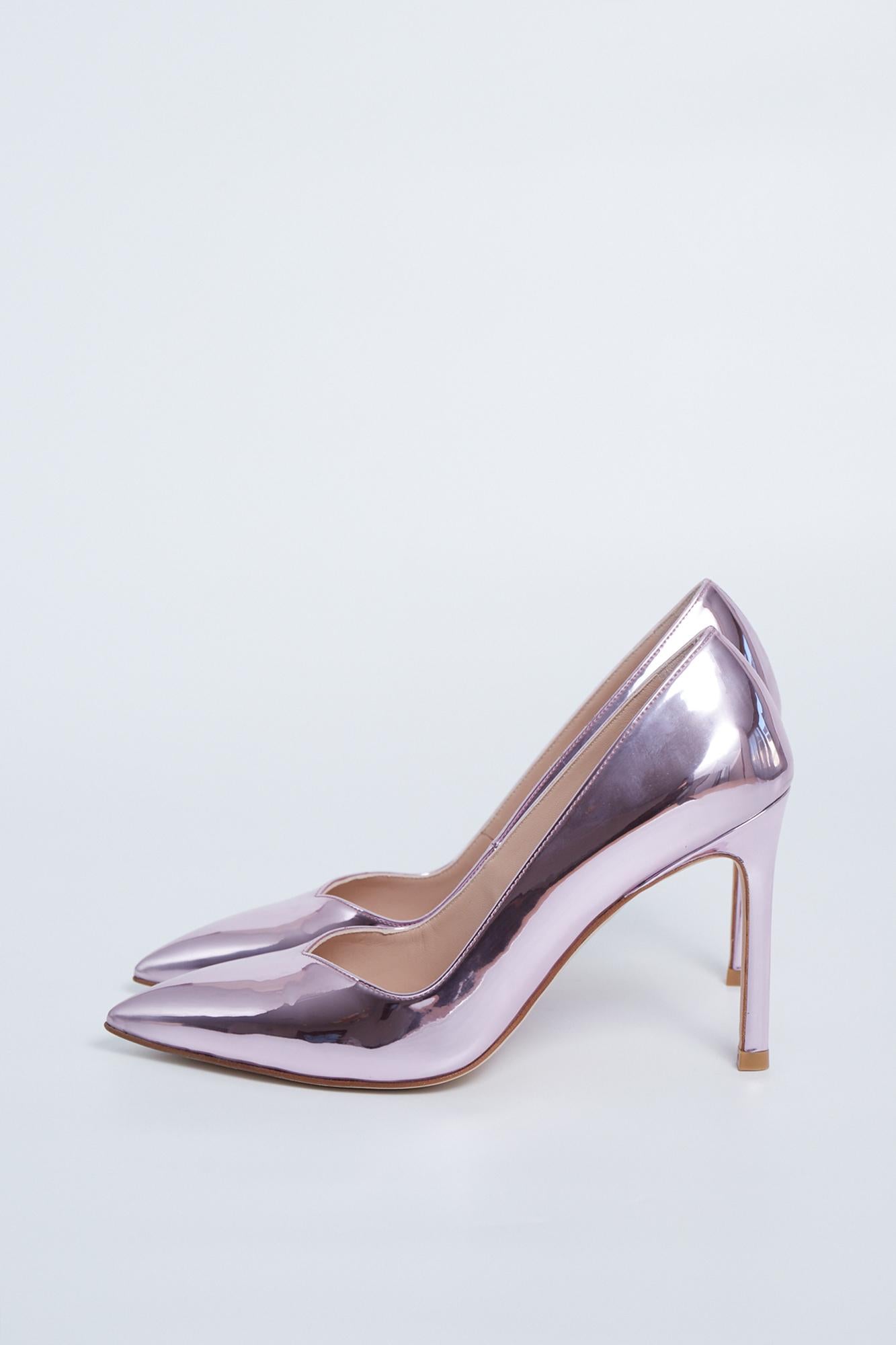 Stuart Weitzman 37