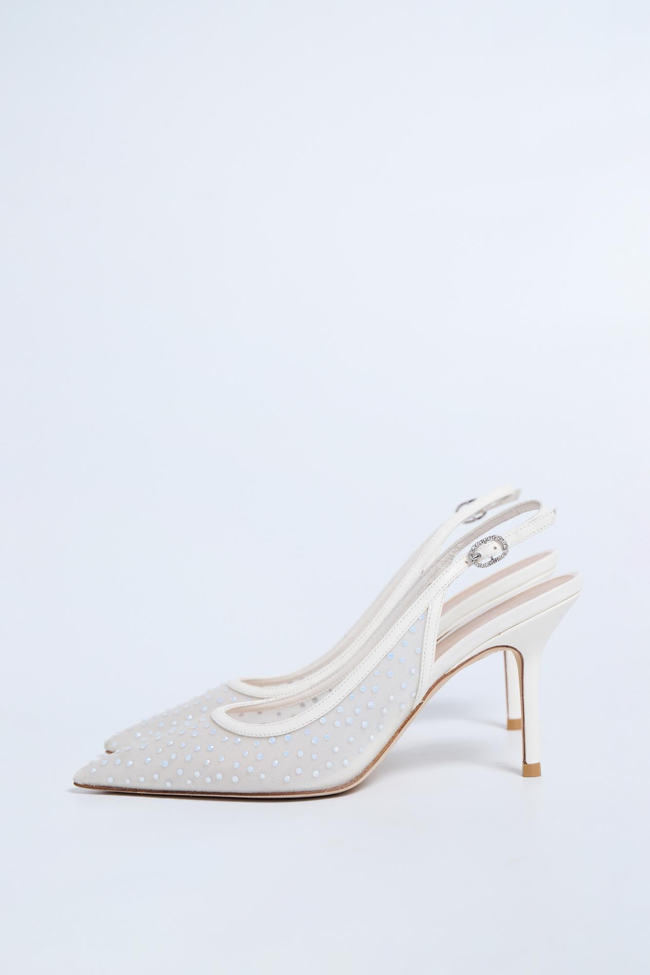 Stuart Weitzman 38
